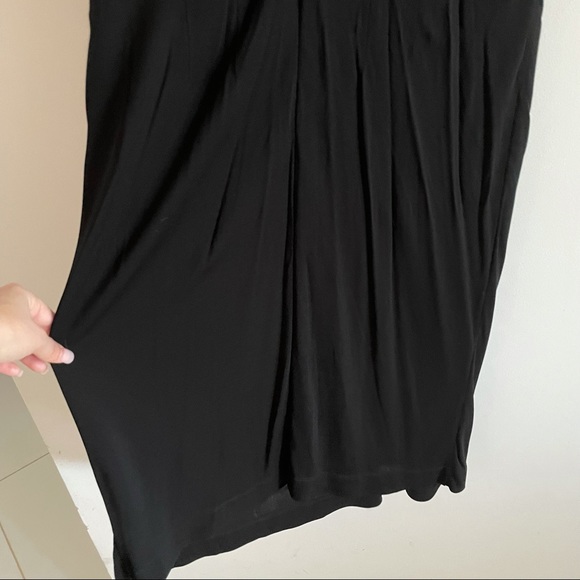 St. John couture black sleeveless dress w/plunge neckline - Picture 4 of 14